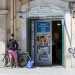 A pochi passi di distanza si trova poi un vasto Internet point e phone center dal nome emblematico: The world. Perch qui, siamo veramente nel mondo
